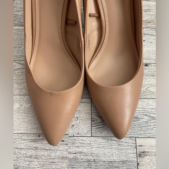 Old navy beige high heels - Picture 2 of 9
